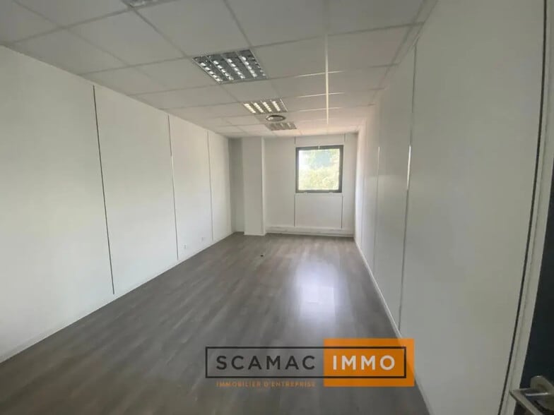 Bureau dans LES MILLES à louer - Photo de l’immeuble – Image 3 sur 9