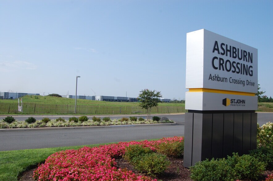 21000 Ashburn Crossing Dr, Ashburn, VA à louer - Photo de l’immeuble – Image 2 sur 2