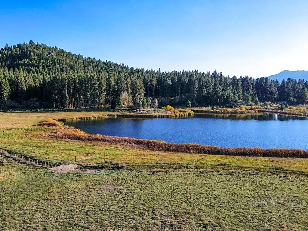 23 Hall Lane W, Cascade, ID à vendre Photo principale– Image 1 sur 11