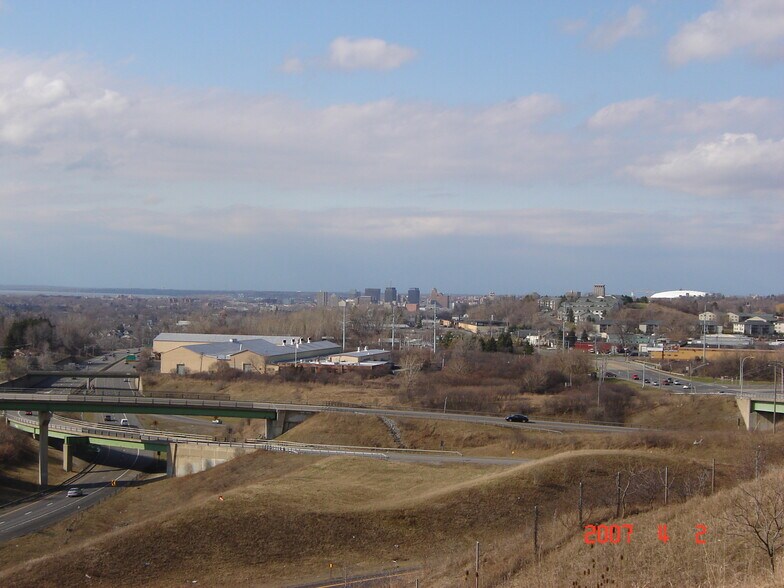 890 E Brighton Ave, Syracuse, NY à vendre - Photo de l’immeuble – Image 3 sur 6