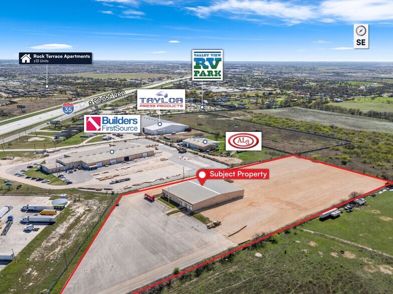75 County Road 372, Jarrell, TX à louer - Photo de l’immeuble – Image 2 sur 3