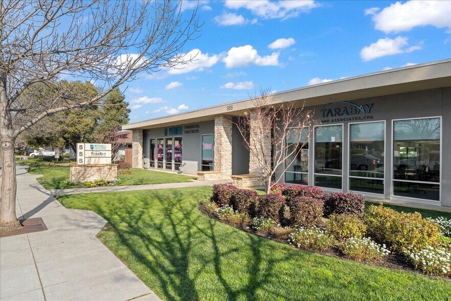 555 Veterans Blvd, Redwood City, CA à louer - Photo de l’immeuble – Image 3 sur 20