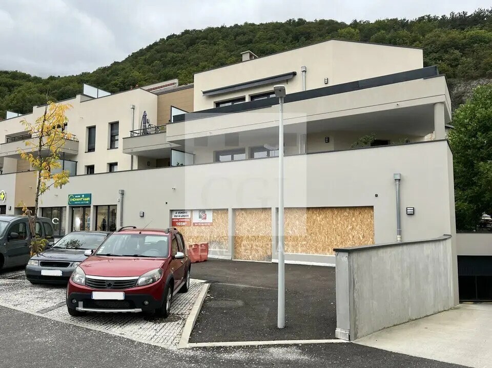 Local commercial dans Noyarey à louer Photo de l’immeuble– Image 1 sur 12