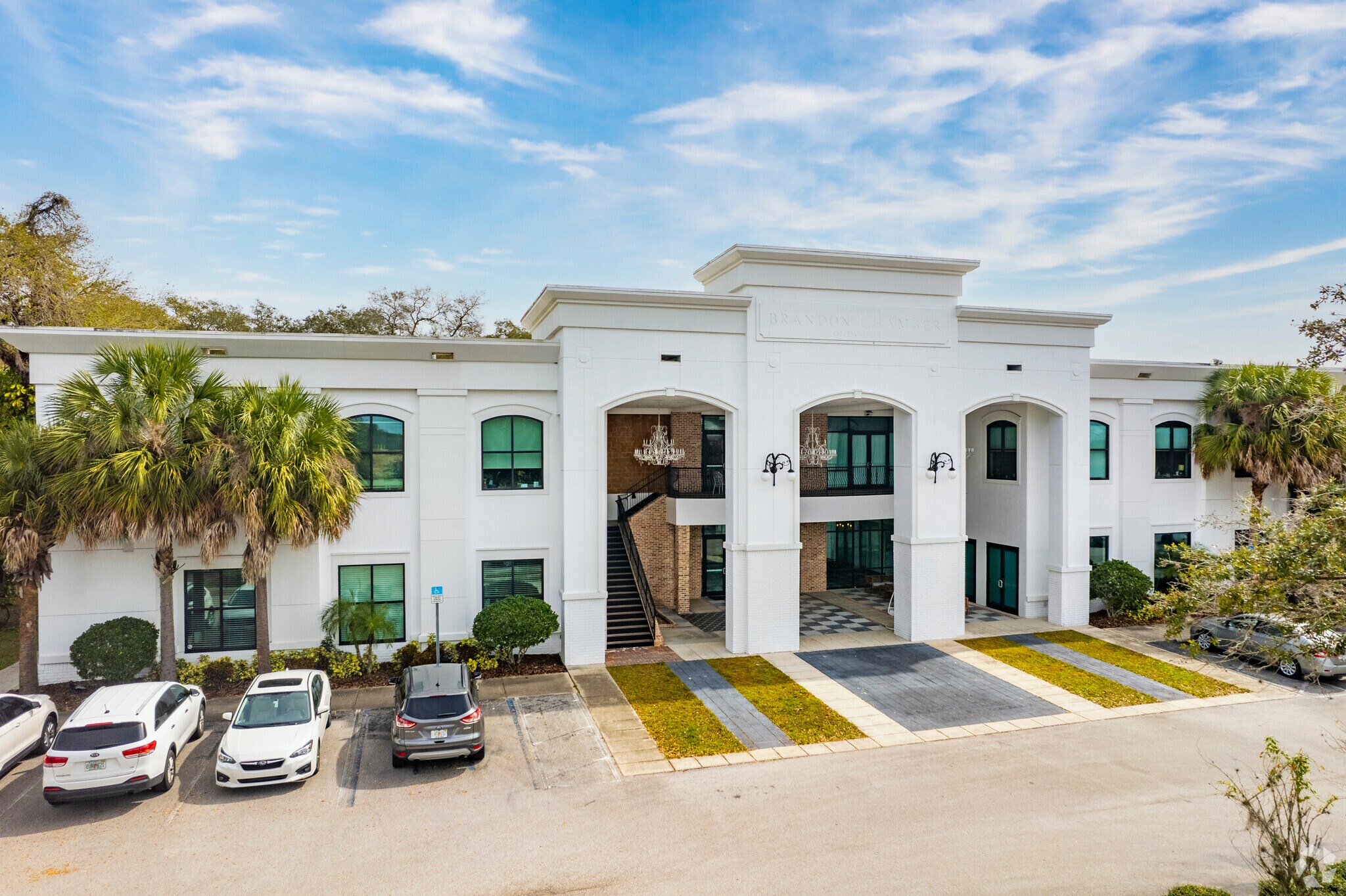 330 Pauls Dr, Brandon, FL à louer Photo principale– Image 1 sur 7