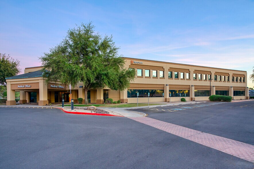 1501 N Gilbert Rd, Gilbert, AZ à louer - Photo de l’immeuble – Image 2 sur 10