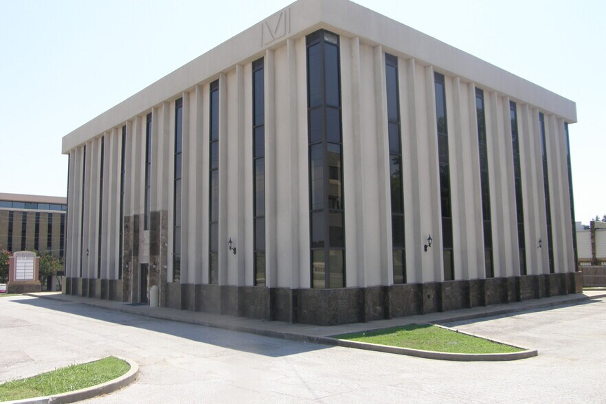 2816 E 51st St, Tulsa, OK à louer - Photo de l’immeuble – Image 3 sur 6