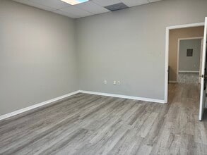 6616-6652 Rowan Rd, New Port Richey, FL à louer Photo intérieure– Image 2 sur 8