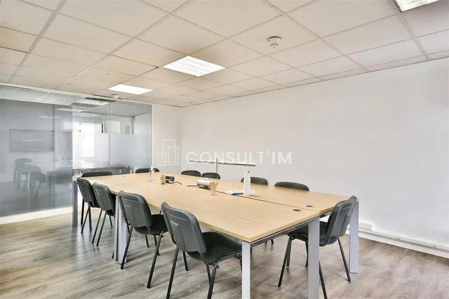 Bureau dans Saint-Cloud à vendre - Photo de l’immeuble – Image 2 sur 7