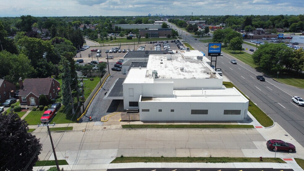 21800 Gratiot Ave, Eastpointe, MI à vendre - Photo de l’immeuble – Image 2 sur 33