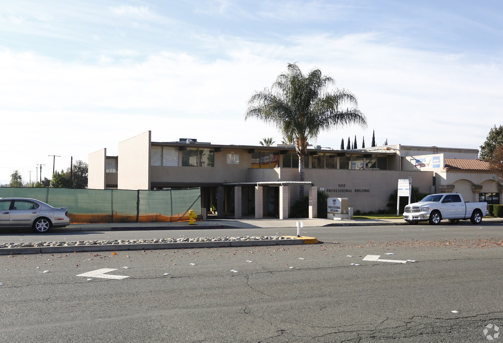 502 W Route 66, Glendora, CA à louer Photo principale– Image 1 sur 11