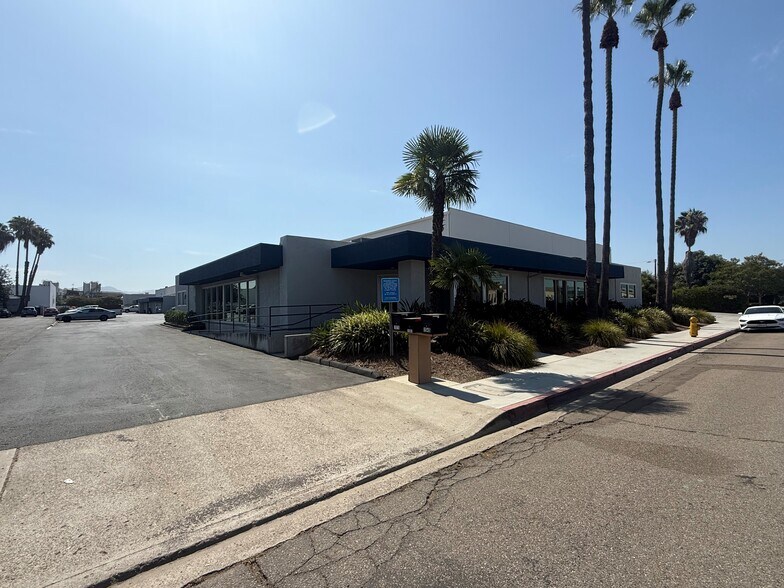 1545-1575 Pioneer Way, El Cajon, CA à louer - Photo de l’immeuble – Image 2 sur 11