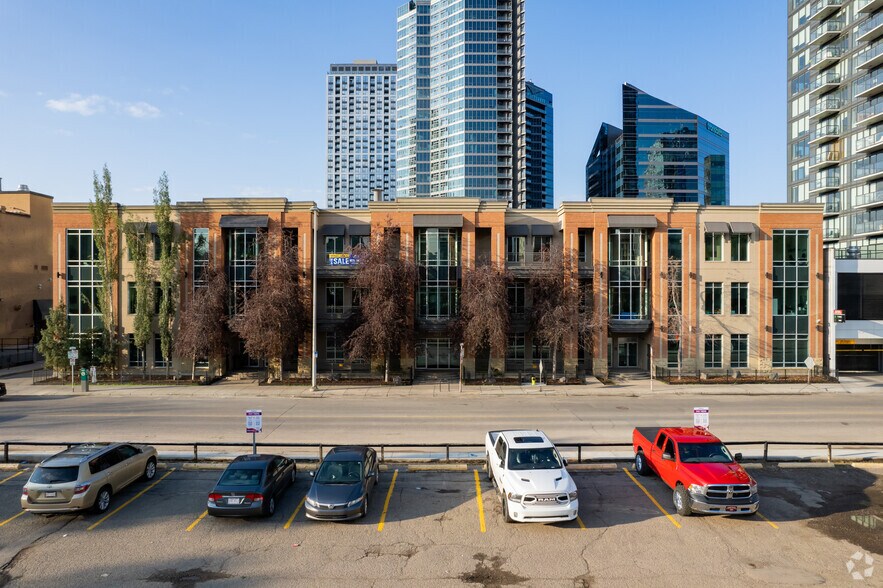 221 10th Ave SE, Calgary, AB à vendre - Photo de l’immeuble – Image 2 sur 6