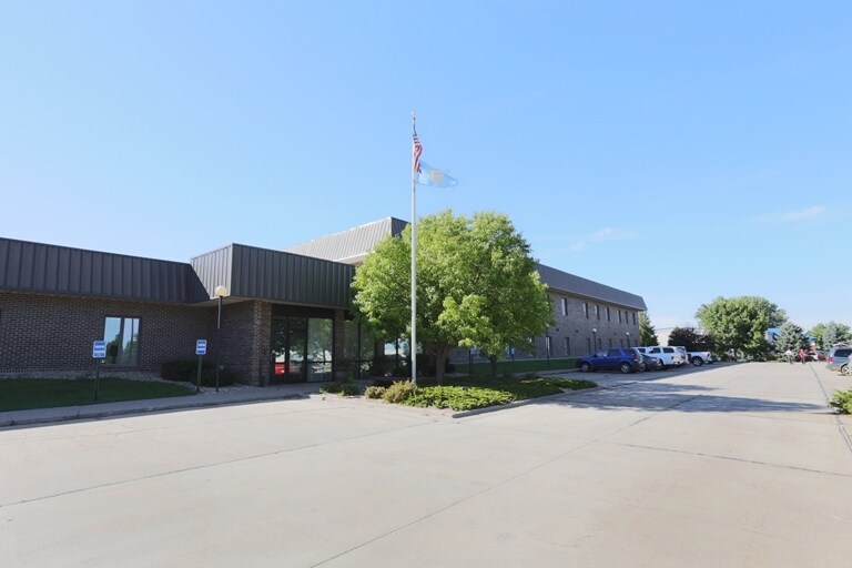 1515 N Sanborn Blvd, Mitchell, SD à vendre - Photo de l’immeuble – Image 3 sur 35