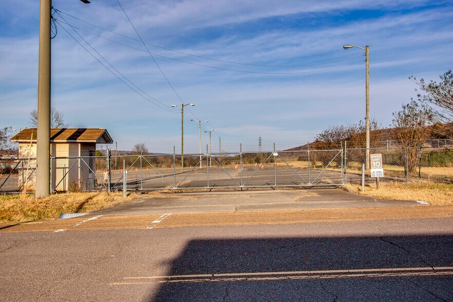 2111 Redfern Dr, Athens, TN à louer - Photo de l’immeuble – Image 3 sur 22