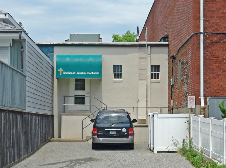 65 E Main St, Riverhead, NY à vendre - Photo de l’immeuble – Image 2 sur 2