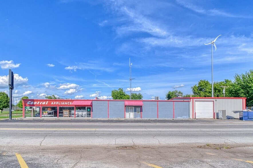 102-104 E Central Portfolio portefeuille de 2 biens à vendre sur LoopNet.fr - Photo de l’immeuble – Image 2 sur 19
