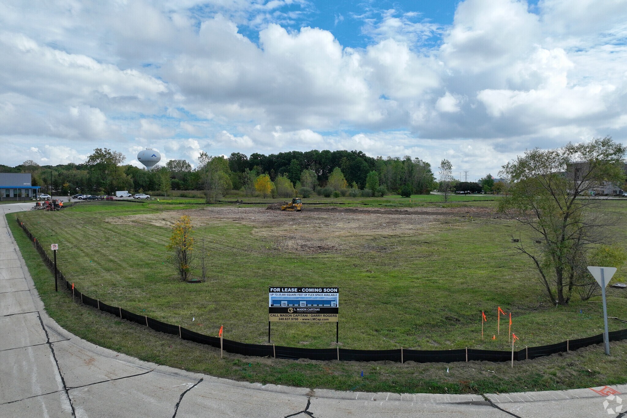 49176 Alpha Dr, Wixom, MI à louer Photo principale– Image 1 sur 2