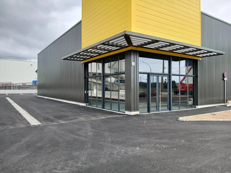 Local commercial dans La Seyne-sur-Mer à louer - Photo de l’immeuble – Image 2 sur 6