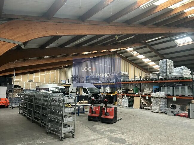 Plus de détails pour Bureau, Industriel/Logistique à louer