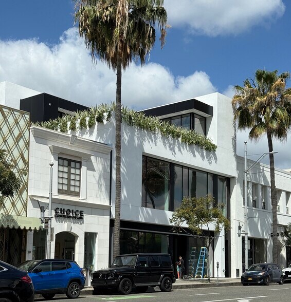 317-319 N Beverly Dr, Beverly Hills, CA à louer - Photo de l’immeuble – Image 3 sur 12
