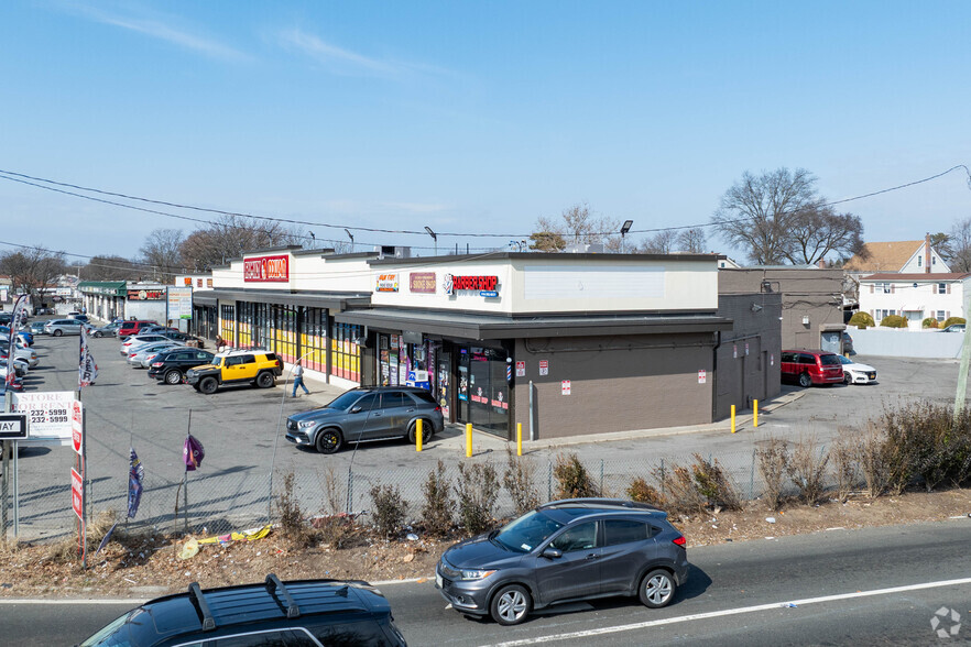 957-979 Nassau Rd, Uniondale, NY à vendre - Photo principale – Image 2 sur 13