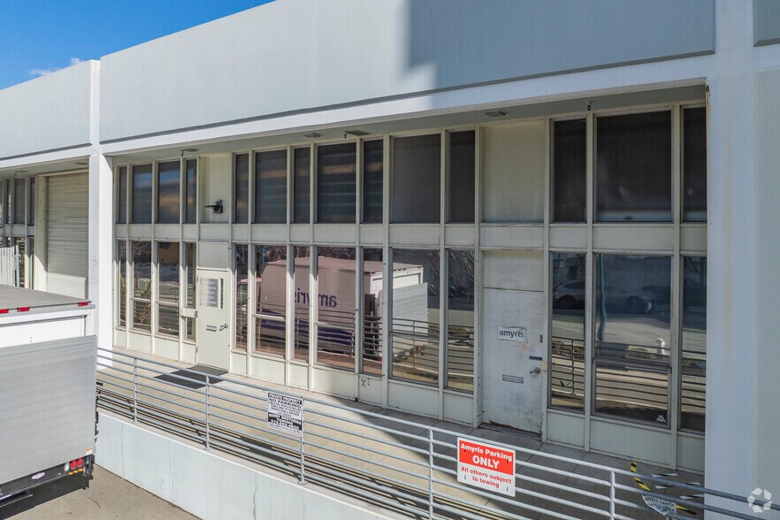 5850-5860 Hollis St, Emeryville, CA à louer - Photo de l’immeuble – Image 2 sur 6