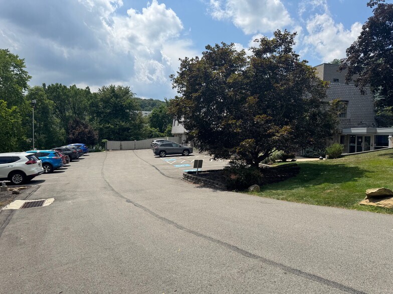 223 Siebert Rd, Pittsburgh, PA à vendre - Photo de l’immeuble – Image 3 sur 4