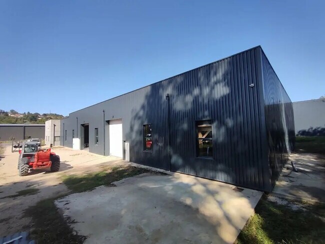 Plus de détails pour Local d’activités à vendre