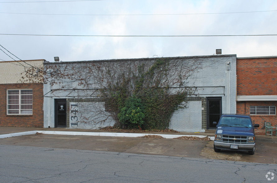 1341 Plowman Ave, Dallas, TX à louer - Photo de l’immeuble – Image 3 sur 3