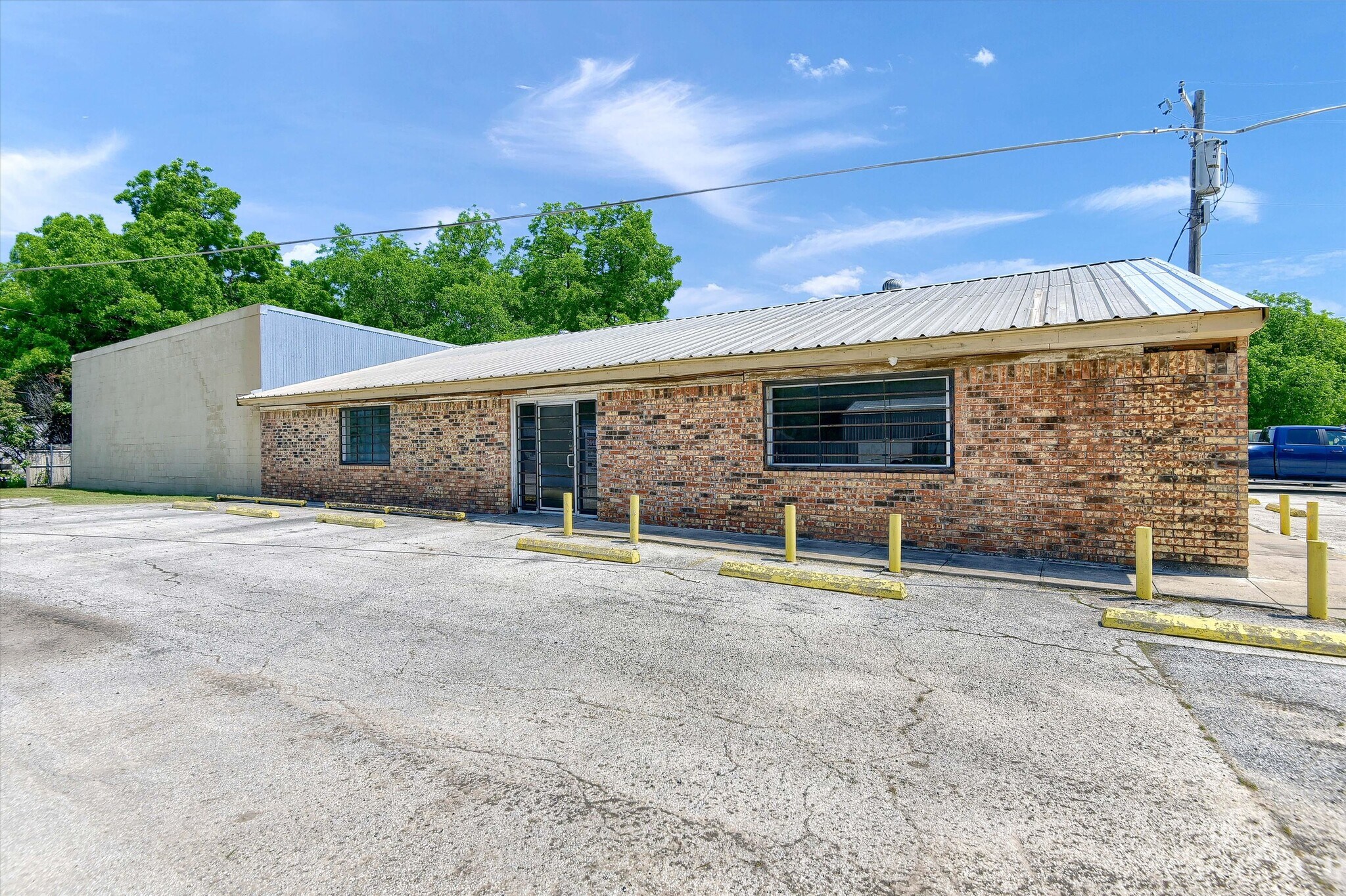 300 Broad St, Saint Jo, TX à vendre Photo de l’immeuble– Image 1 sur 14