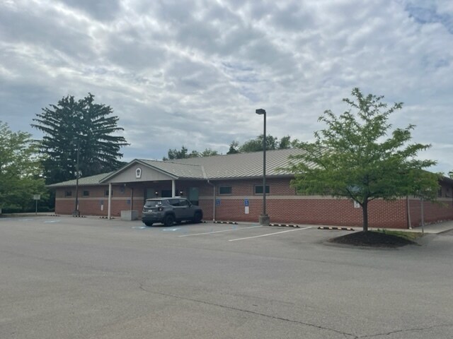 449 McCormick Rd, Coraopolis, PA à vendre - Photo de l’immeuble – Image 2 sur 11