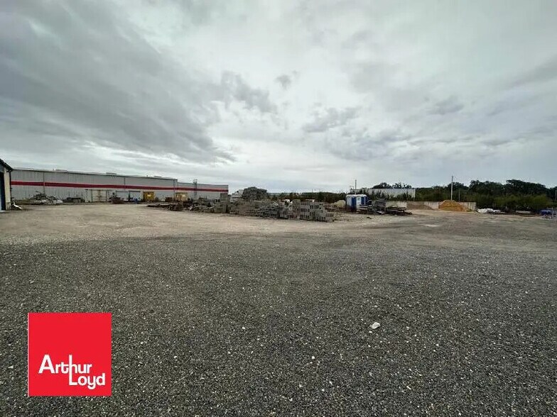 Local d’activités dans CLOYES-SUR-LE-LOIR à louer - Photo de l’immeuble – Image 2 sur 5