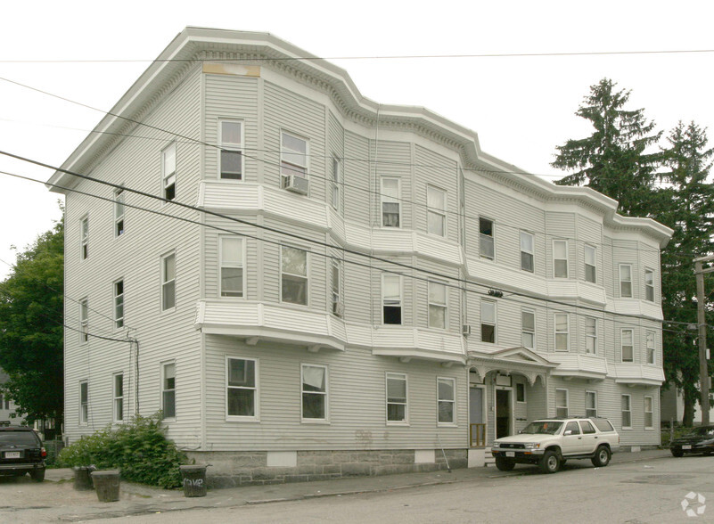 96-98 Grove St, Lowell, MA à vendre - Photo principale – Image 1 sur 1