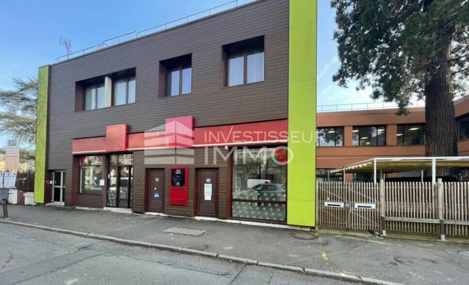 Local commercial dans Avon à louer - Photo de l’immeuble – Image 2 sur 9