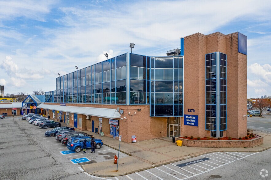 1370 Dundas St E, Mississauga, ON à louer - Photo de l’immeuble – Image 2 sur 6