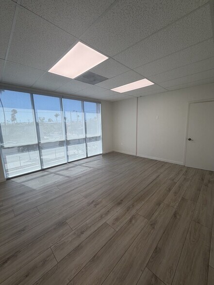 7626-7634 Vineland Ave, Sun Valley, CA à louer - Photo de l’immeuble – Image 3 sur 5