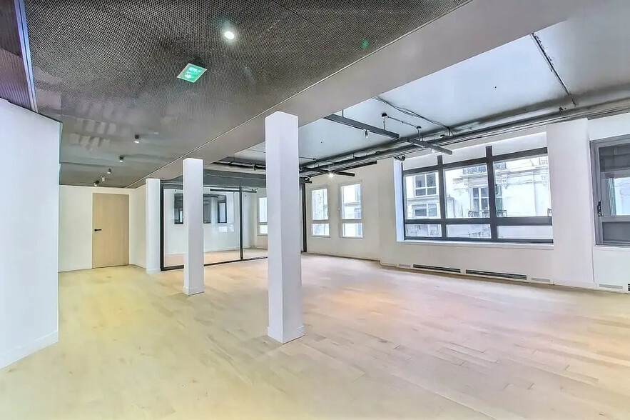 20-22 Rue Des Petits Hôtels, Paris à louer - Photo de l’immeuble – Image 2 sur 9