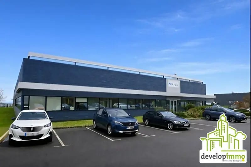 Local d'activités dans Ifs à vendre - Photo de l’immeuble – Image 2 sur 13