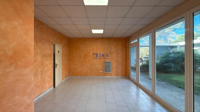 Plus de détails pour Local d’activités à vendre