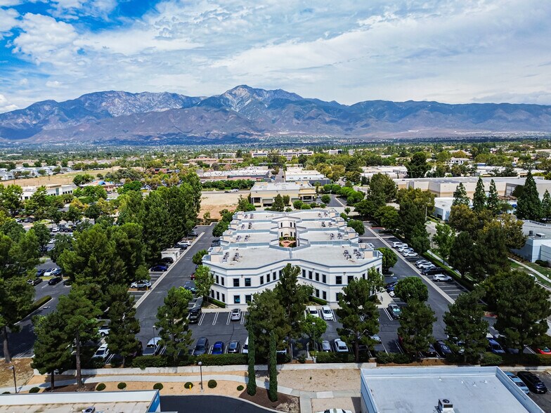 8580 Utica Ave, Rancho Cucamonga, CA à vendre - Aérien – Image 3 sur 18