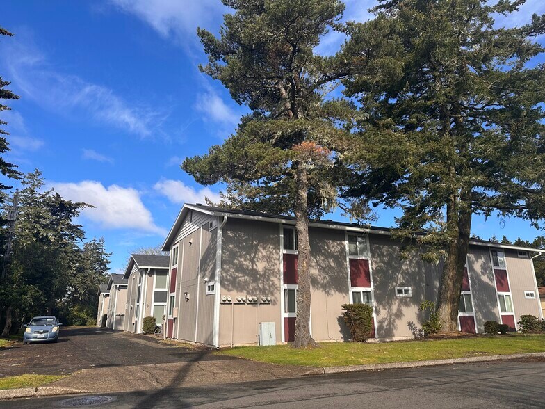 1369 8th St, Florence, OR à vendre - Photo de l’immeuble – Image 2 sur 5
