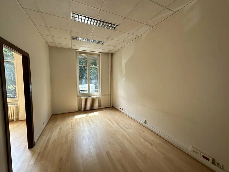 Bureau dans Strasbourg à louer - Photo de l’immeuble – Image 3 sur 7