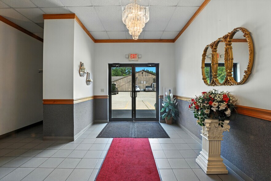 Rosewood Place, Rosebud Party Center portefeuille de 3 biens à vendre sur LoopNet.fr - Photo intérieure – Image 3 sur 27