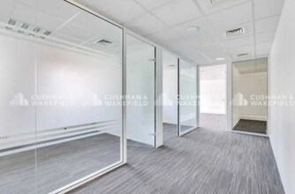 2-12 Rue du Chemin des Femmes, Massy à louer Photo intérieure– Image 2 sur 9