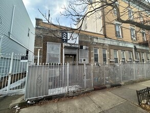 590 Onderdonk Ave, Ridgewood, NY à louer Photo intérieure– Image 1 sur 11