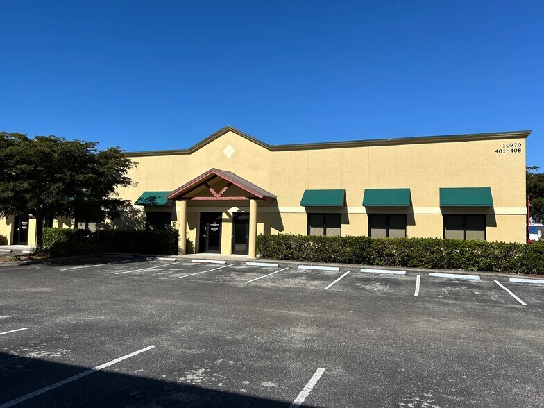 10960 S Cleveland Ave, Fort Myers, FL à louer - Photo de l’immeuble – Image 1 sur 2