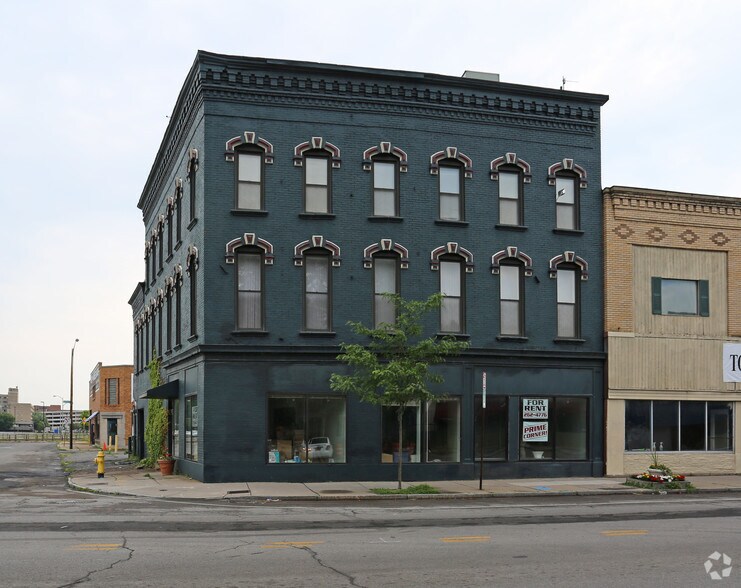 182-184 Monroe Ave, Rochester, NY à vendre - Photo principale – Image 1 sur 8