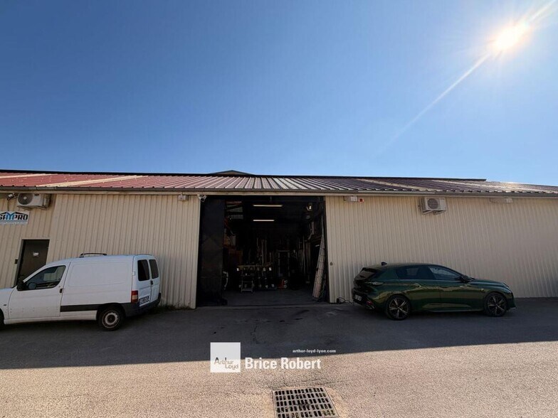 73 Rue Paul Et Marc Barbezat, Décines-Charpieu à louer - Photo de l’immeuble – Image 1 sur 6