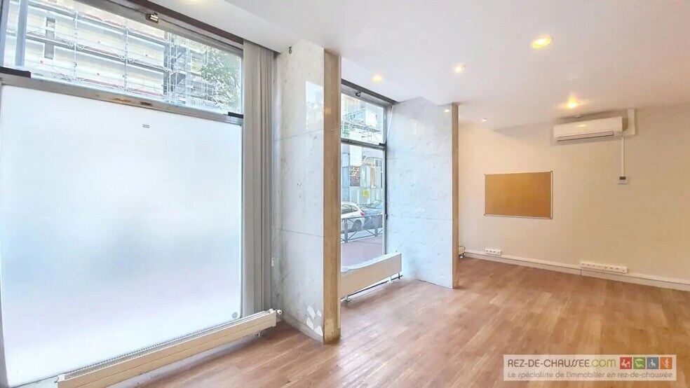 Local commercial dans Paris à louer - Photo de l’immeuble – Image 3 sur 4