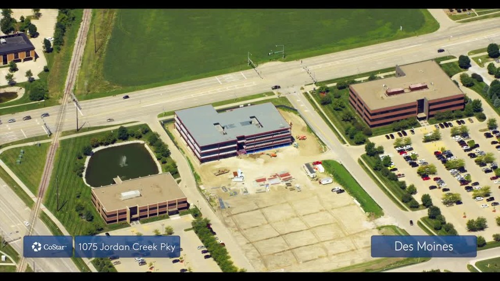 1075 Jordan Creek Pky, West Des Moines, IA à louer - Vidéo aérienne – Image 2 sur 20